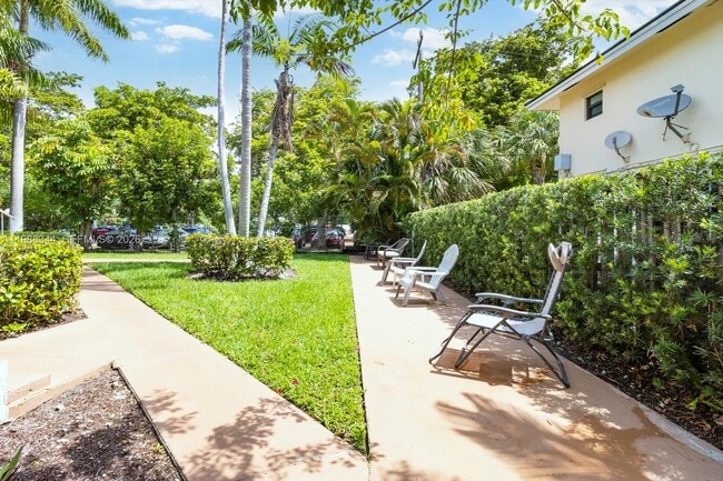 Building Photo - 2323 SE 18th St