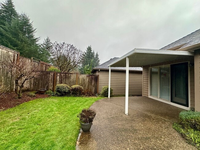 Building Photo - Large Three Bedroom Home in the Cinnamonwood Estates