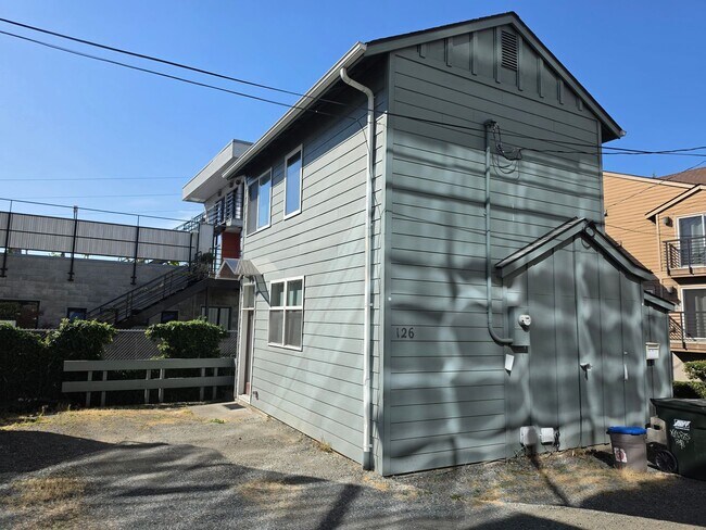 Building Photo - 126 E Edgar St