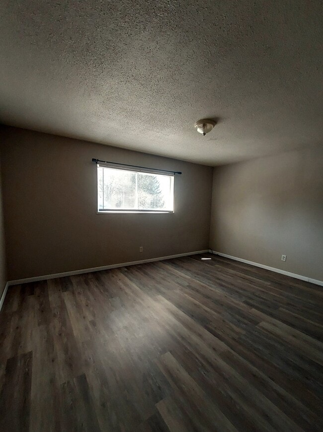 Building Photo - 437 S 2nd St