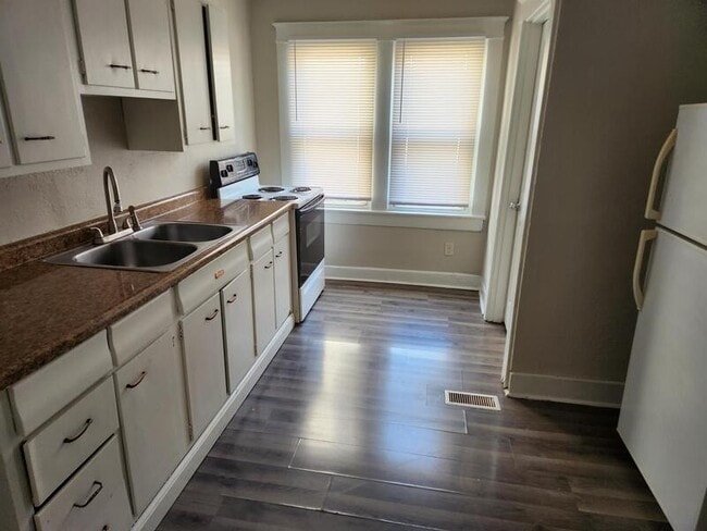 Building Photo - 245 S Randolph St