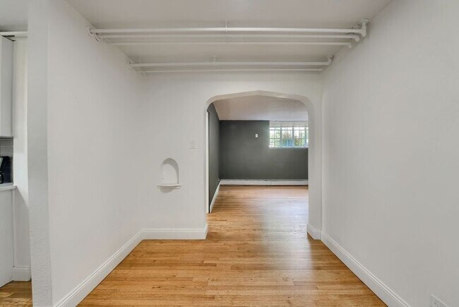 Building Photo - 2233 Kearney St