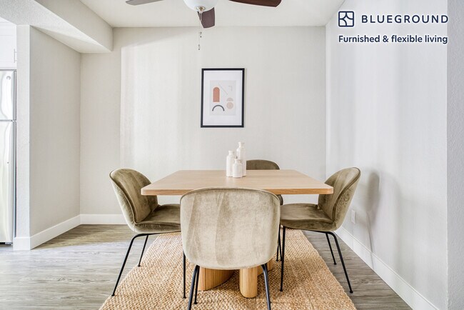 Building Photo - 932 Willowleaf Dr