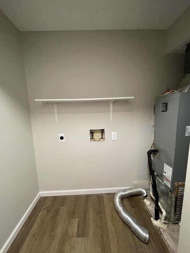 Building Photo - 153 N Vail Dr