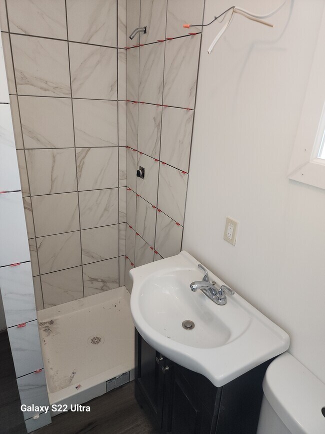 Building Photo - 148 Maple St