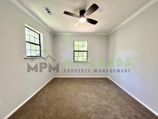 Building Photo - 746 Madera Rd