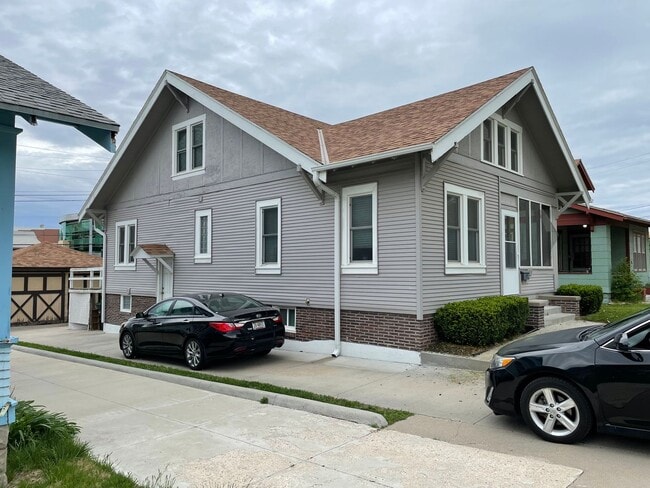 Building Photo - 4 Bedroom home located near UNMC