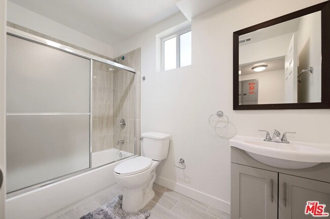 Building Photo - 1444 E 20th St