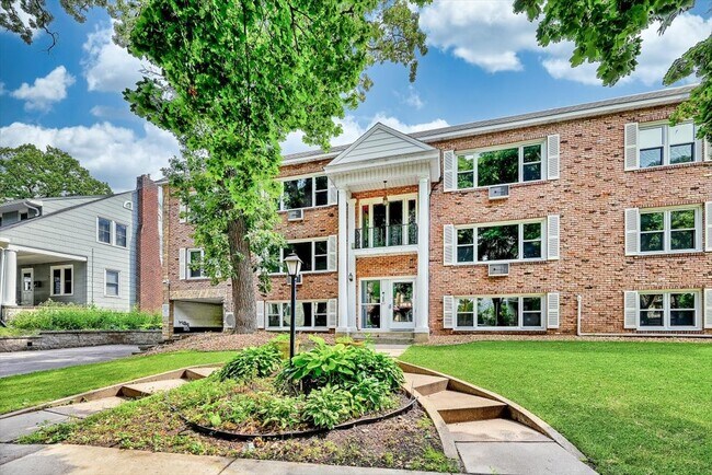 Building Photo - 401 Ridgewood Ave