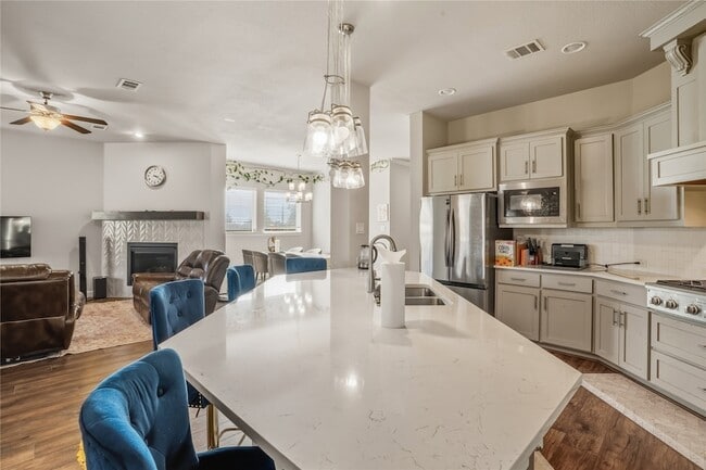 Building Photo - 4301 Meadow Hawk Dr