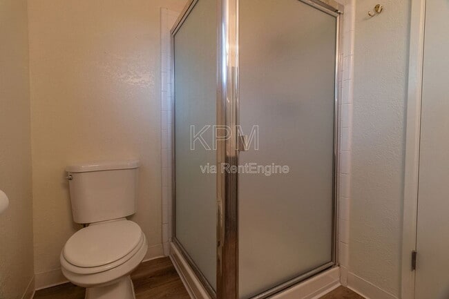 Building Photo - 9717 Treetop Dr