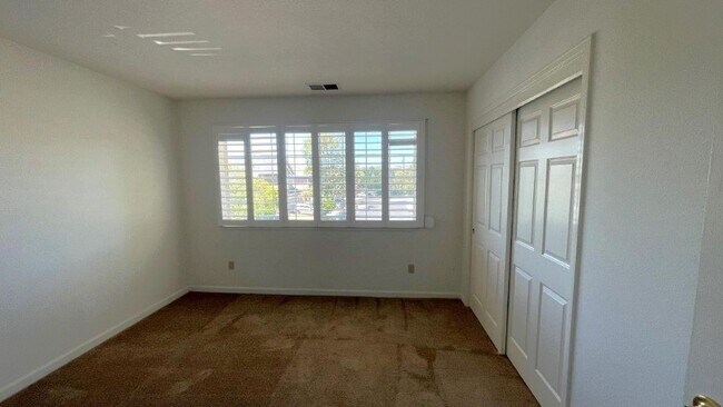 Building Photo - Martinez Beautiful 4 bedroom 3 bath home! ...