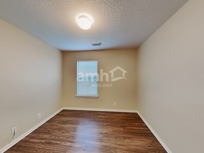 Building Photo - 16623 Grenada Falls Dr