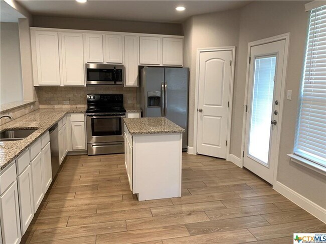 Building Photo - 2024 Rueben Rd