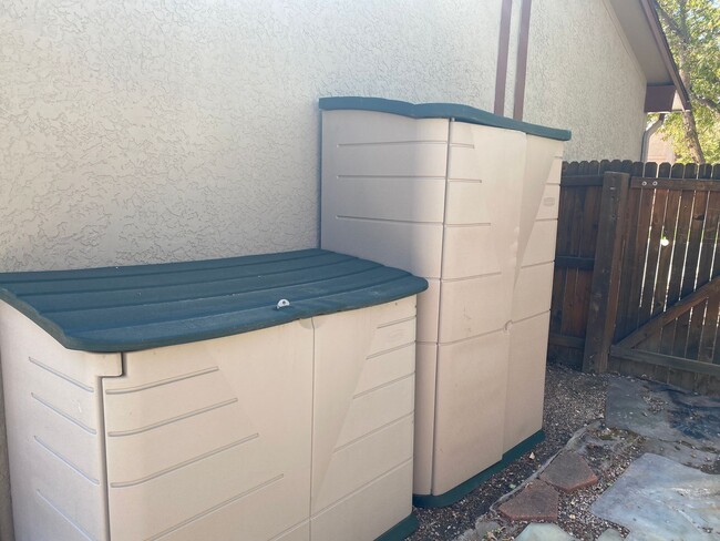 Building Photo - Wonderfully taken care of Tri Level Home w...
