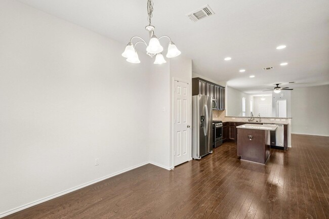 Building Photo - 212 La Dera Dr