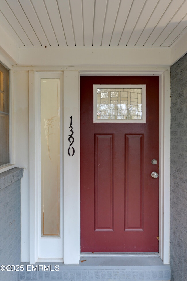 Building Photo - 1390 N Hills St