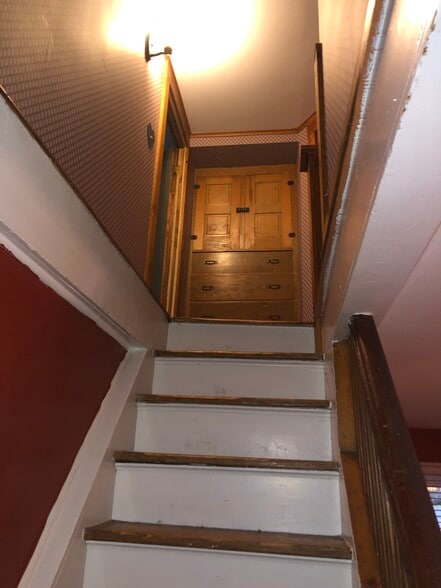 Building Photo - 223 Gibson St