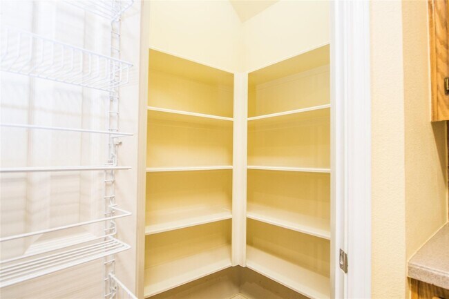 Building Photo - 8847 Distant Woods Dr