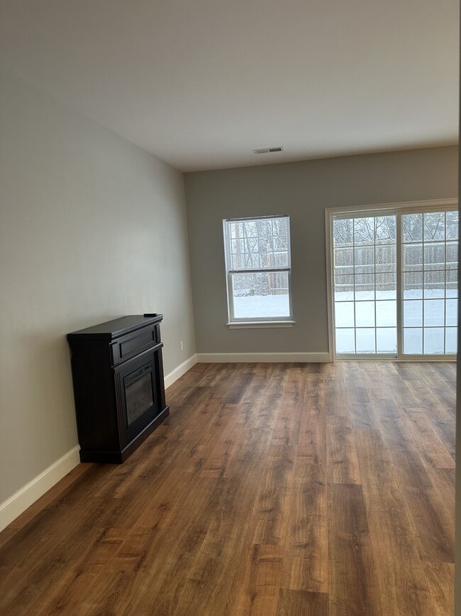 Building Photo - 2405 Rosa RoadRidge Manor Ct