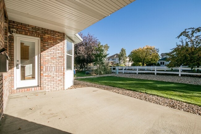 Building Photo - Wonderful ranch style brick home!