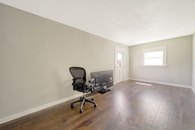 Building Photo - 734 Cassia St