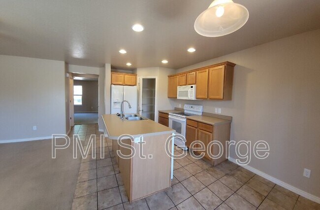 Building Photo - 3155 S Hidden Valley Dr