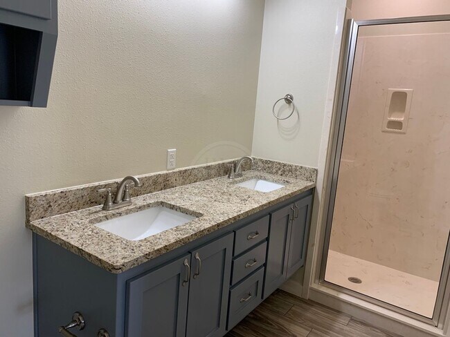 Building Photo - 5005 White Rose Dr