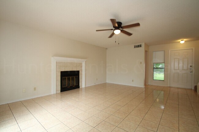 Building Photo - 1112 Goodhue Dr