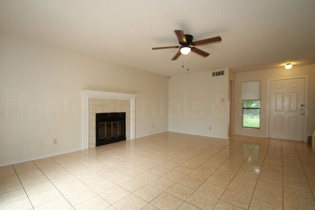 Building Photo - Check Out This Home!
