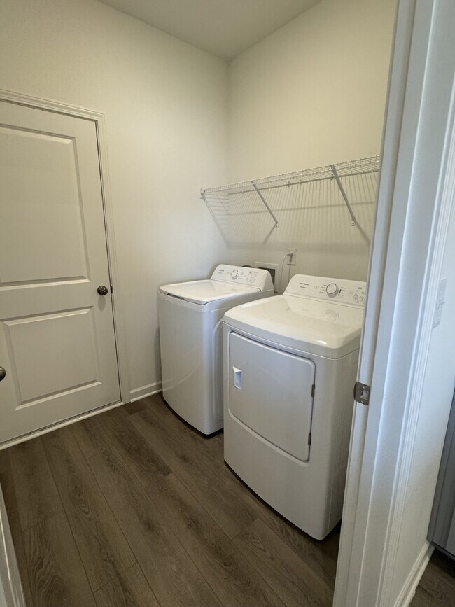 Building Photo - "Spacious 5-Bedroom NEW HOME on Rolling Meadow Way - Your Dream Home Awaits in Kathleen!"