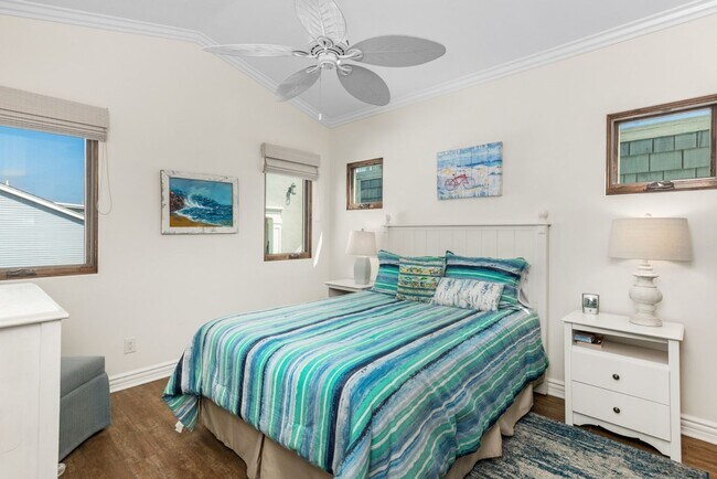 Building Photo - Newport Beach Balboa Peninsula Beach House with Rooftop Deck | Weekly & 30+ Night Stays