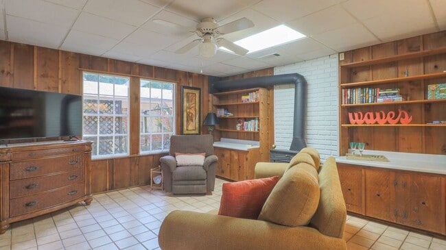 Building Photo - 4 bedroom Home 3 blocks from Gulf of America