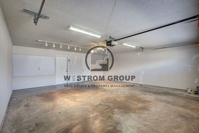 Building Photo - 6452 Waverly Way