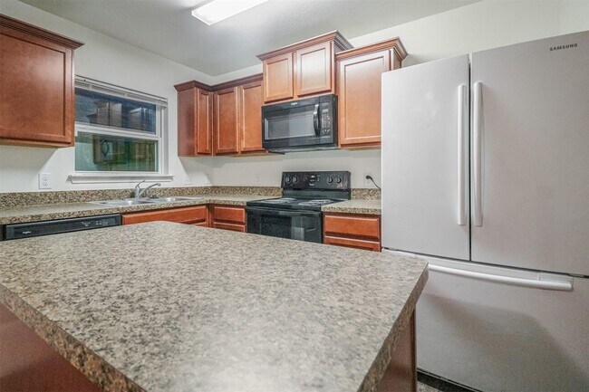 Building Photo - 1208 Bluffview Dr