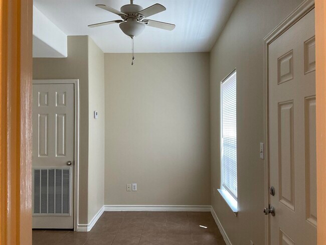 Building Photo - 1014 Ranchway Dr
