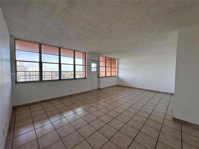 Building Photo - 2025 NE 164th St