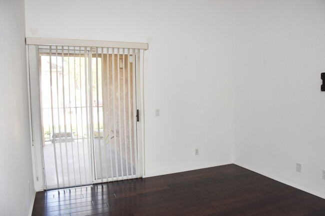 Building Photo - 8215 E White Oak Ridge