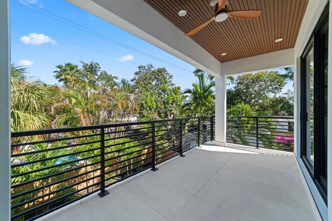 Building Photo - 1314 NE 13th Ave