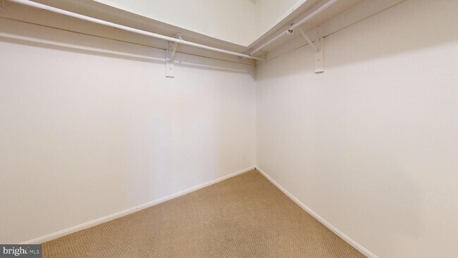 Building Photo - 307 Yoakum Pkwy