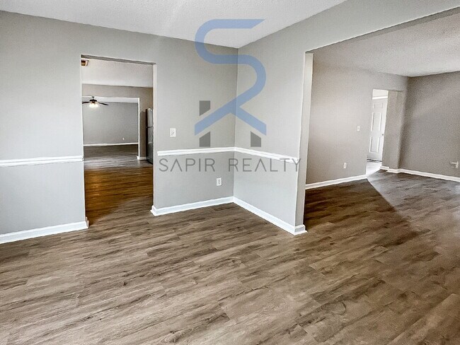 Building Photo - Move in before October 31st and choose you...