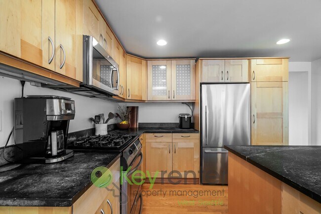 Building Photo - Your West Seattle Retreat – Hot Tub, Firep...