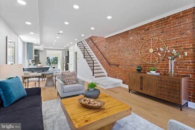 Building Photo - 116 Thomas St NW