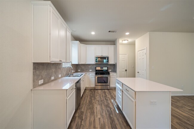 Building Photo - 2055 Lost Timbers Dr