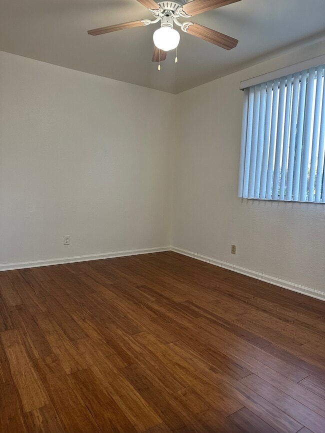 Building Photo - 2320 W 24th St