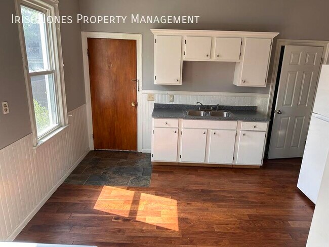 Building Photo - 11 Laverack Ave