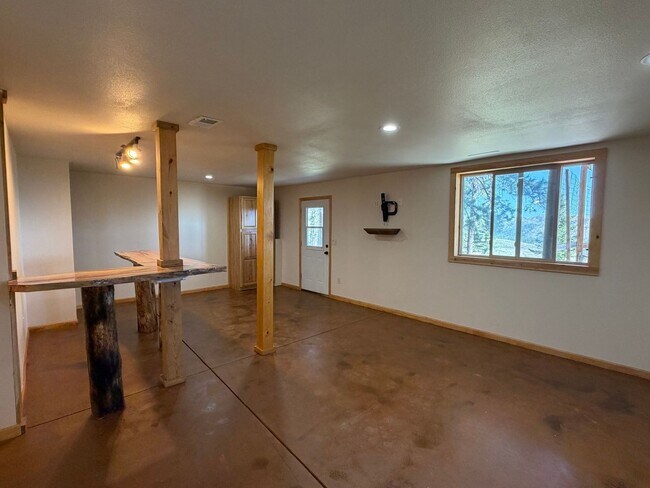 Building Photo - 348 La Escena Dr
