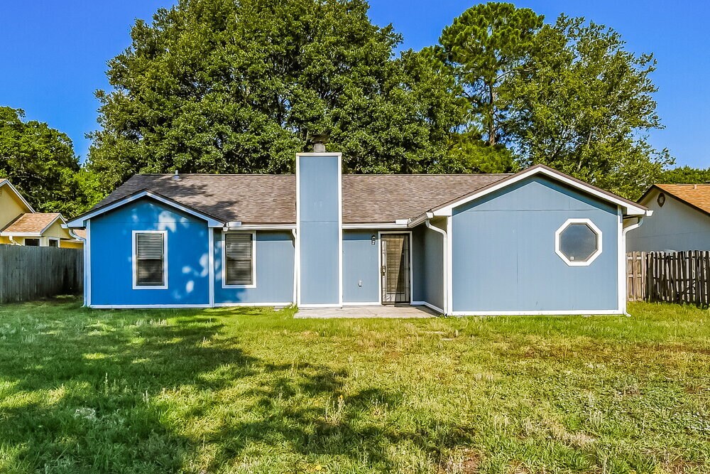 Building Photo - 8155 Pineverde Ln