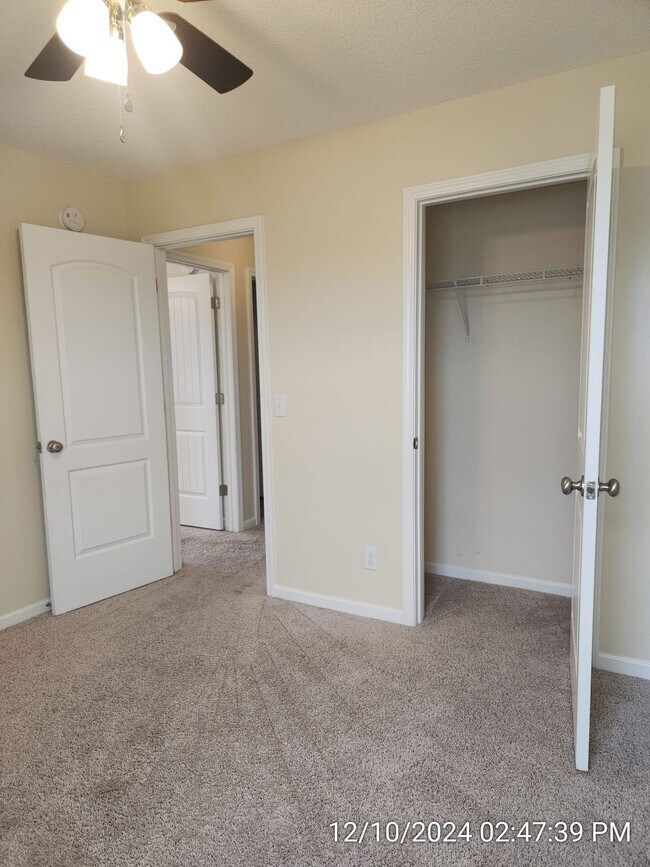 Building Photo - 73 Labrador Ln