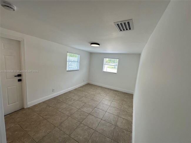Building Photo - 4830 SW 41st Ave